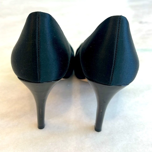 White House Black Market Women's Black Satin London Peep Toe Heels Size 6.5 - Picture 4 of 9